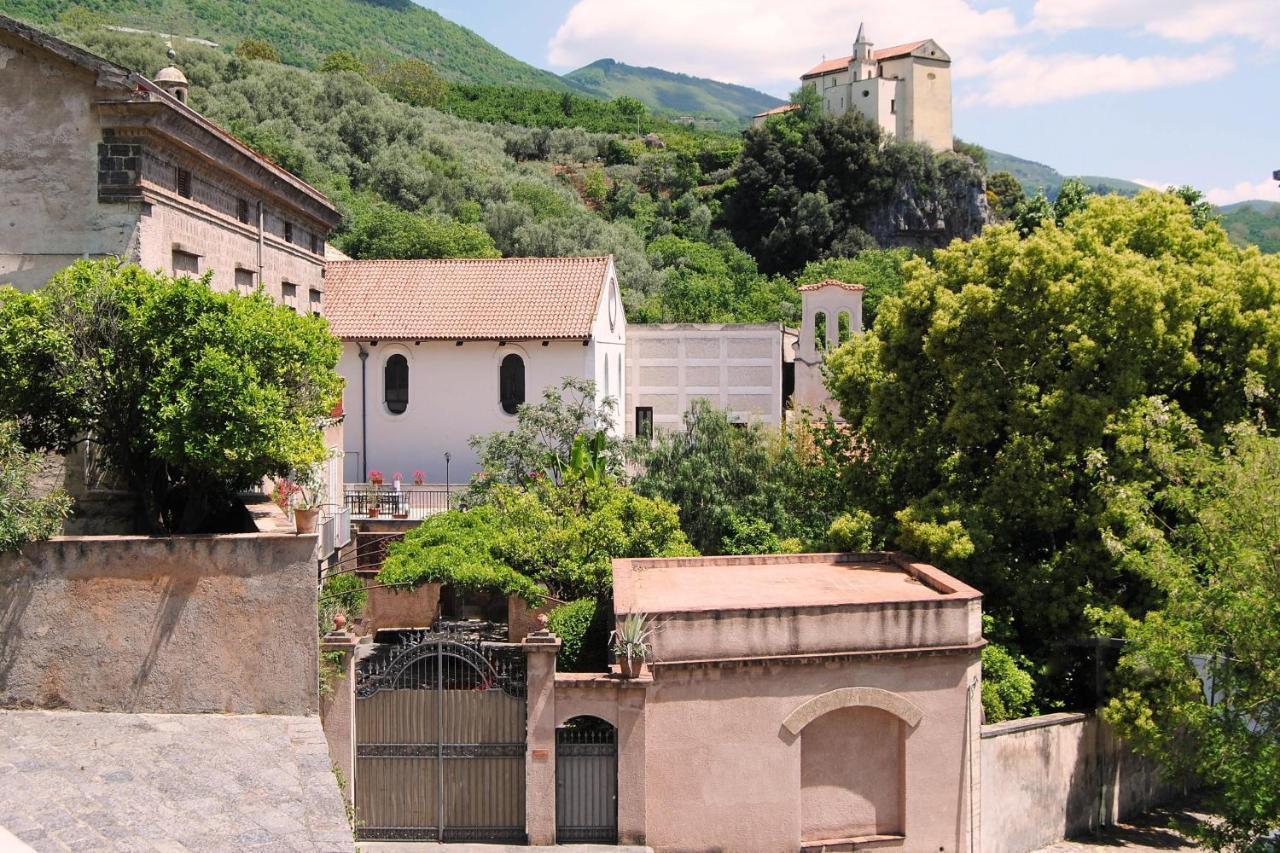 B&B I Merli Lauro Bagian luar foto